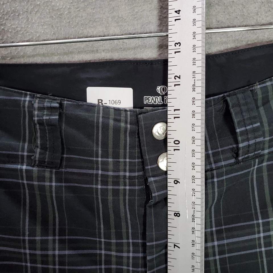 Pearl Izumi Men Shorts Medium Black Plaid Bermuda Cycling Pockets Inseam 11" - Image 4 of 4