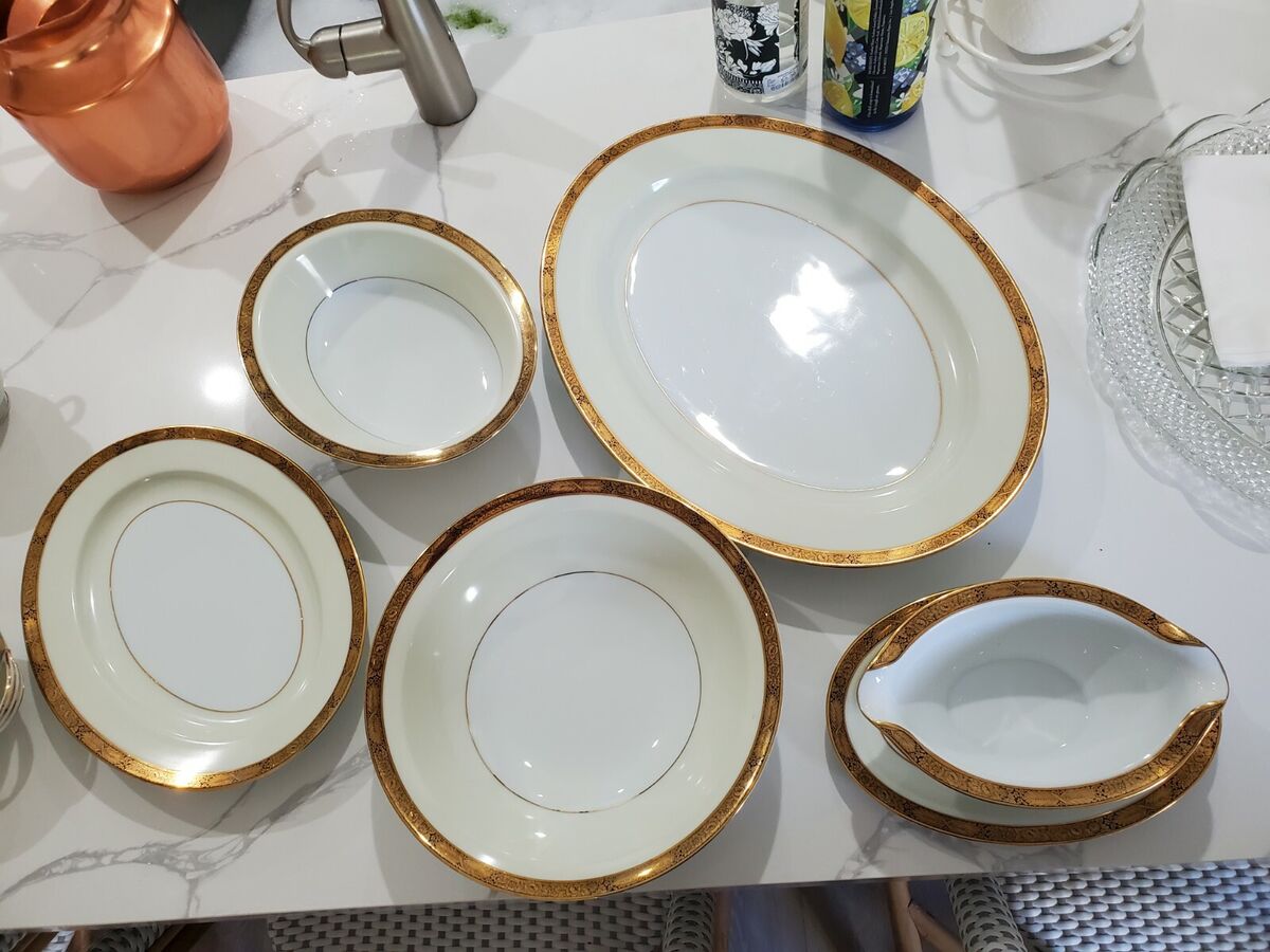 Noritake Vintage Goldkin #5675 China - 12 place settings Noritake Vintage Goldkin #5675 China - 12 place settings