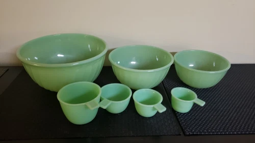 3 FIRE KING JADEITE SWIRL MIXING BOWLS & JADEITE MEASURING CUPS