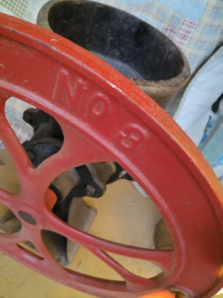 ""ANTIQUE PRIMITIVE CAST IRON NO 3 GRIST MILL LARGE WHEEL VERY COOL!!""" - Image 2 of 4