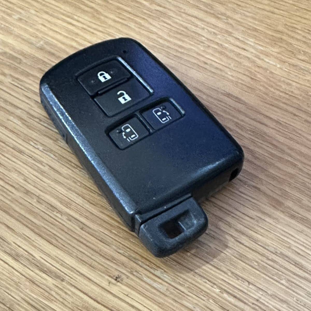 OEM Toyota Sienta Voxy Esquire Noah 4 Button Smart key Fob JDM