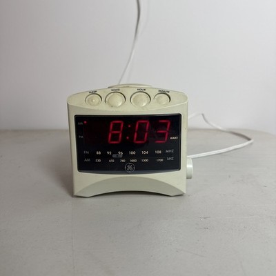 GE 7-4806A AM/FM Alarm Clock Radio White Retro Cube Vintage Works Great