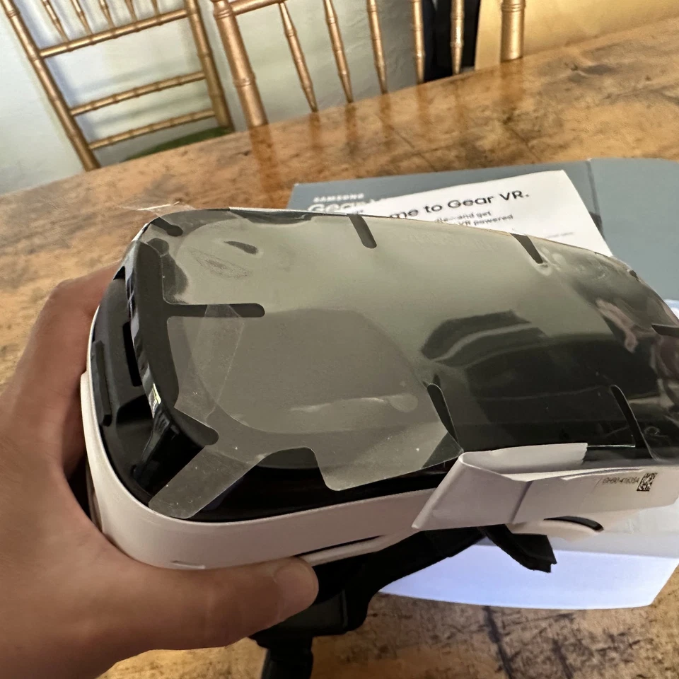 Auriculares Samsung Gear VR para teléfono inteligente alimentados por Oculus Foto 4 de 4