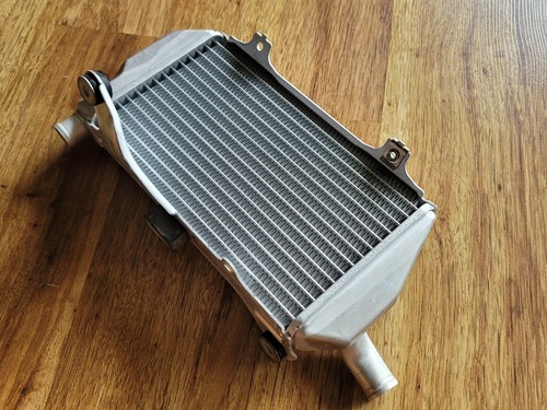 New Honda CRF450R Left Radiator OEM CRF450RX CRF 450 R RX CRF450RWE 2021-2024 - Picture 8 of 12