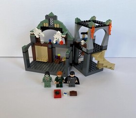 Lego 4752 Professor Lupin’s Classroom – 153 Pieces – 3 Minifigs – Harry Potter