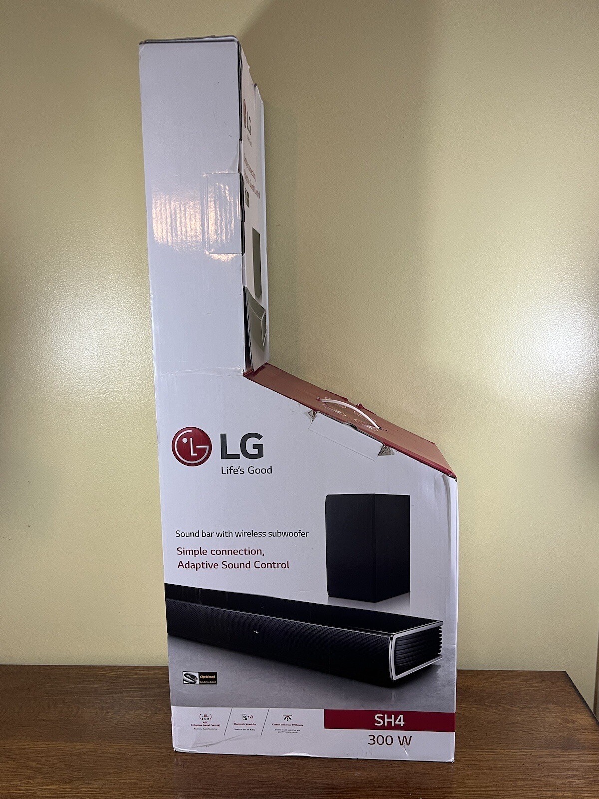 LG SH4 Sound Bar With Wireless Subwoofer 2.1 Channels 300 W Black NEW