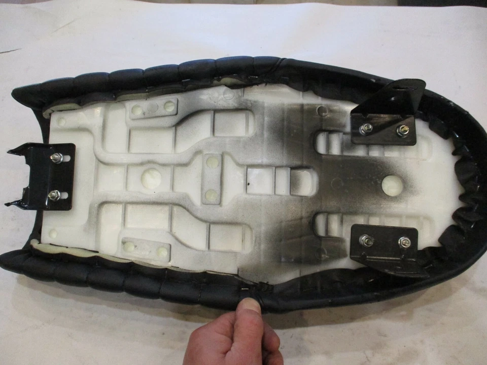 Assento After Market 1975 Honda XL350 K1A - Imagem 4 de 4