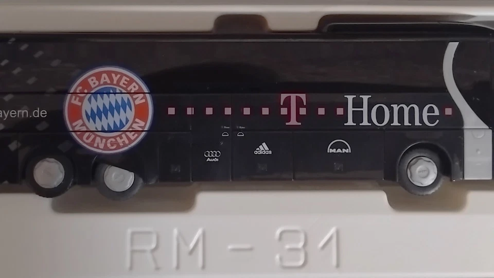 RIETZE 65562 Pullman 3 assi MAN "FC BAYERN MUNCHEN" T Home - scala H0 - Immagine 3 di 4