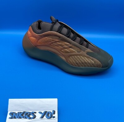 Size 11 - adidas Yeezy 700 V3 Fade Carbon. 

Dead stock, 100% Authentic Size 11- Adidas Yeezy Boost 700 V3 GW1814 Faded Carbon DS  main image 4