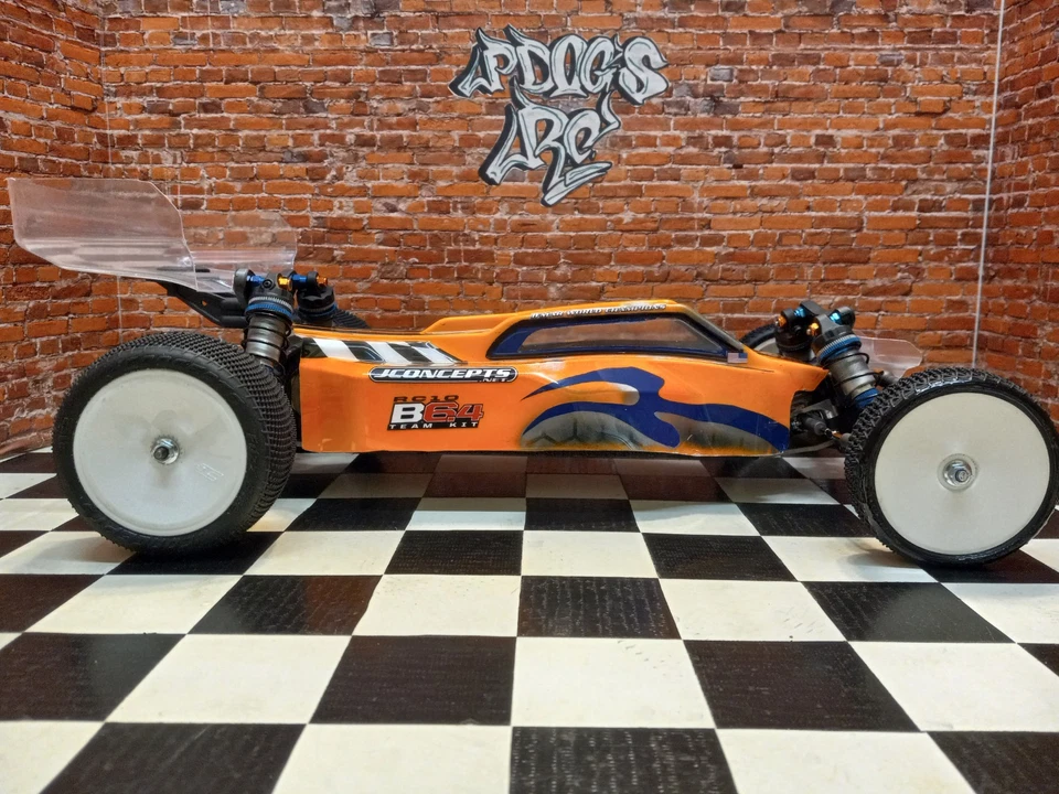 ALFOMBRA RODILLO COCHE EQUIPO ASOCIADO B6.4 CON CARROCERÍA PINTADA PERSONALIZADA Foto 2 de 4