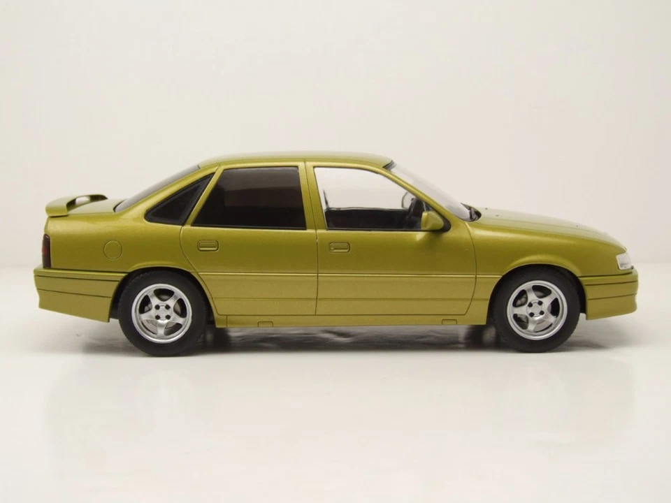 Opel Vectra A 2000 1988 Giallo Metallizzato Modello Auto 1:18 MCG - Immagine 4 di 4