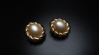 Vintage Gold Faux Pearl Ciner Clip Earrings 2.6cm