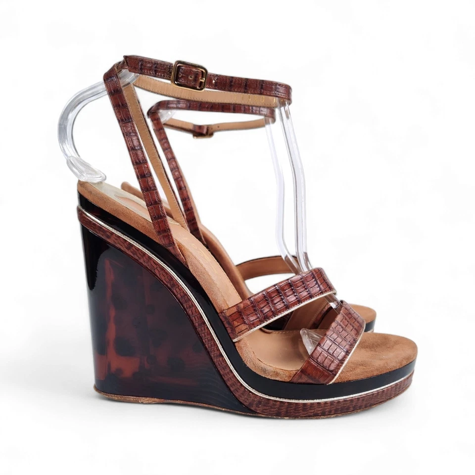 Ferragamo Lucite Cuñas llamativas Talla 7.5 Imitación Tortuga Correa al Tobillo Tacones Altos Foto 3 de 4