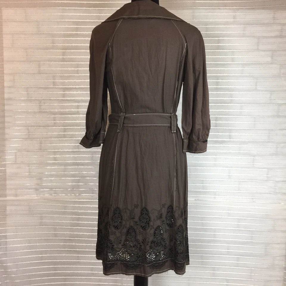 Abrigo para mujer Poleci talla 4 marrón manga 3/4 abotonado corte lazor embriodado Foto 2 de 4