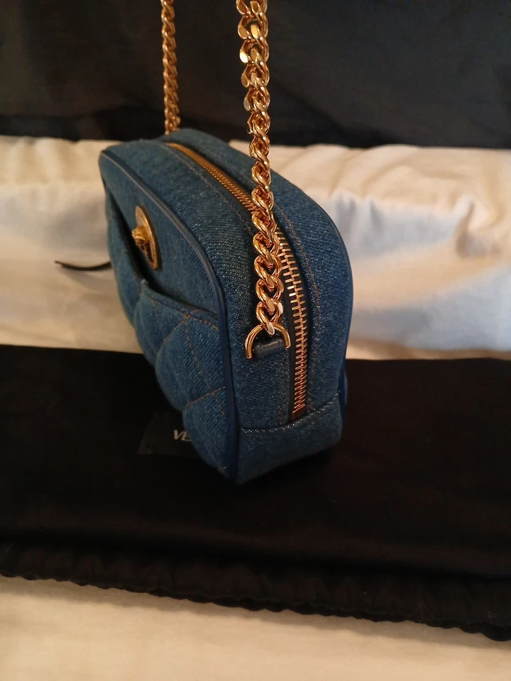 Versace Acolchado La Medusa Bolso para Cámara Denim con Acentos Dorados Cartera y Bolsa para el Polvo Foto 3 de 4
