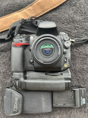 Nikon D700 DSLR Camera with Nikkor 28mm AFD Lens - MBD10 Grip - LOW SHUTTER