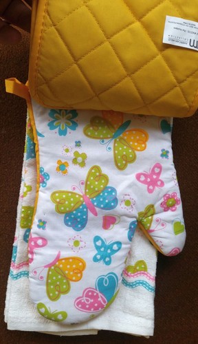 5 pc PRINTED KITCHEN SET: 2 POT HOLDERS, 1 OVEN MITT & 2 TOWELS, BUTTERFLIES, AM - Picture 8 of 10