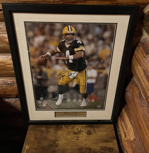 Brett Favre Autographed Framed Large Photo With COA! 22”x27” - Picture 7 of 8