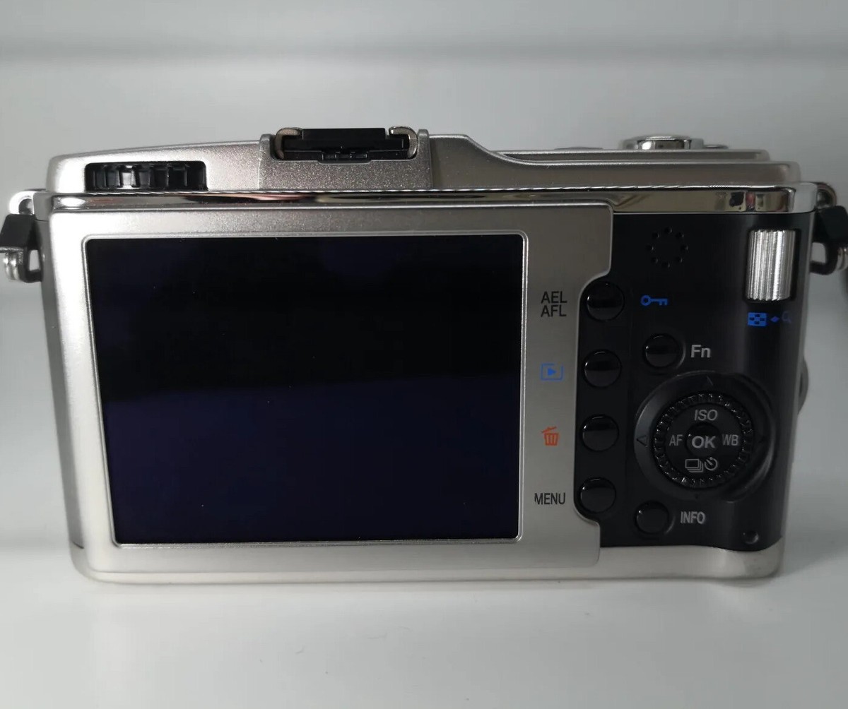 Olympus PEN E-P1 12MP Digital Camera with Olympus 17mm/2.8 Lens