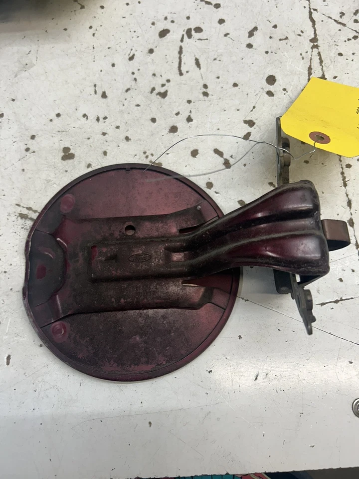 Lincoln Zephyr 2006 puerta del tanque de combustible 06 Foto 2 de 2