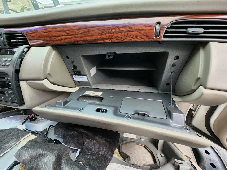 GUANTERA CADILLAC DEVILLE 2000 2001 2002 2003 2004 2005 Foto 2 de 4