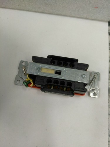 Cooper IG5362RN duplex receptacle isolated ground B &S Wire 5-20R 2P 3 W(14D1 - 第 5/11 張圖片