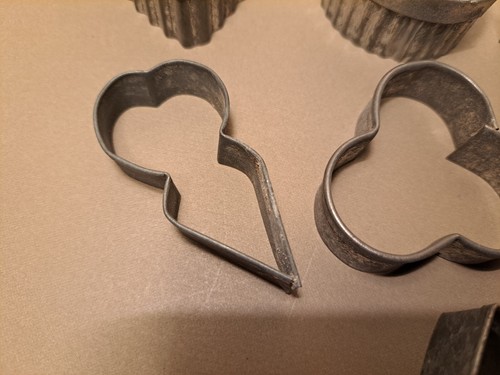 Vintage Lot of 7 Assorted Tin/Metal Cookie Cutters - 3 Fluted Edge - Picture 7 of 16