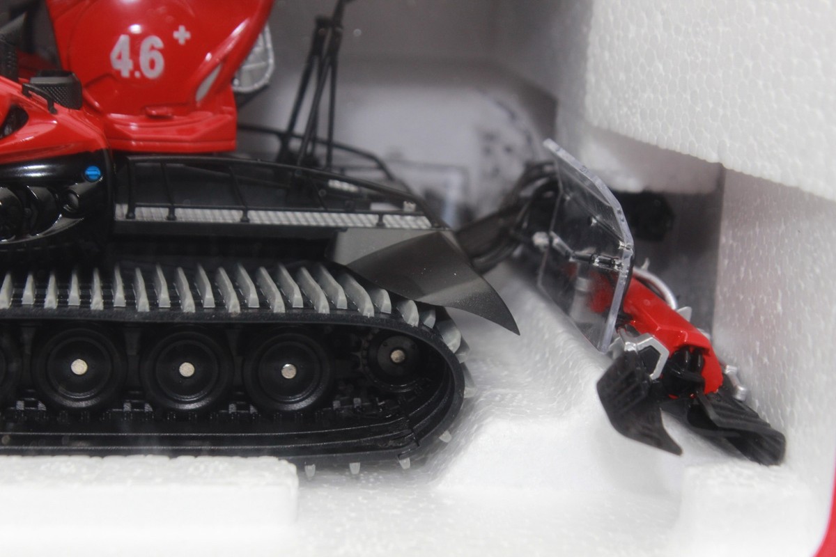 JC 4910 Pistenraupe PB 800 W mit Kran 1:43 Pistenbully NEU in OVP