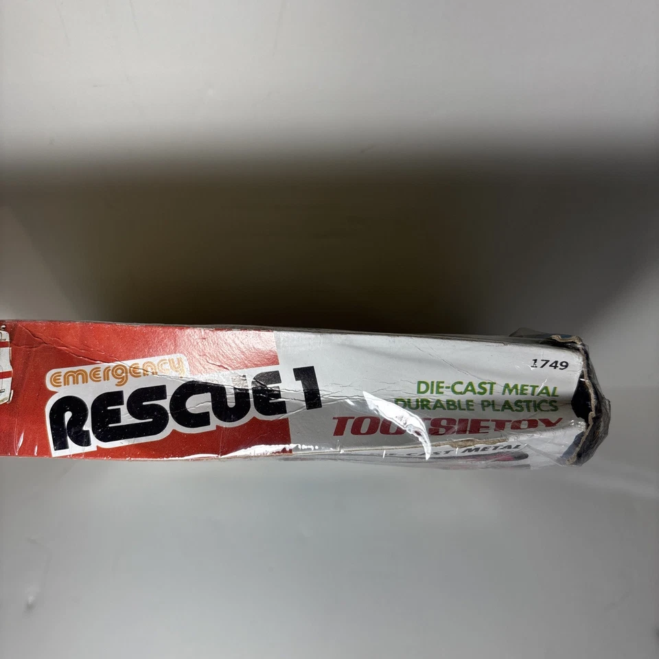 Vintage Diecast Tootsietoy #1749 Emergency Rescue 1 Set 1975 new sealed box - Image 3 of 3
