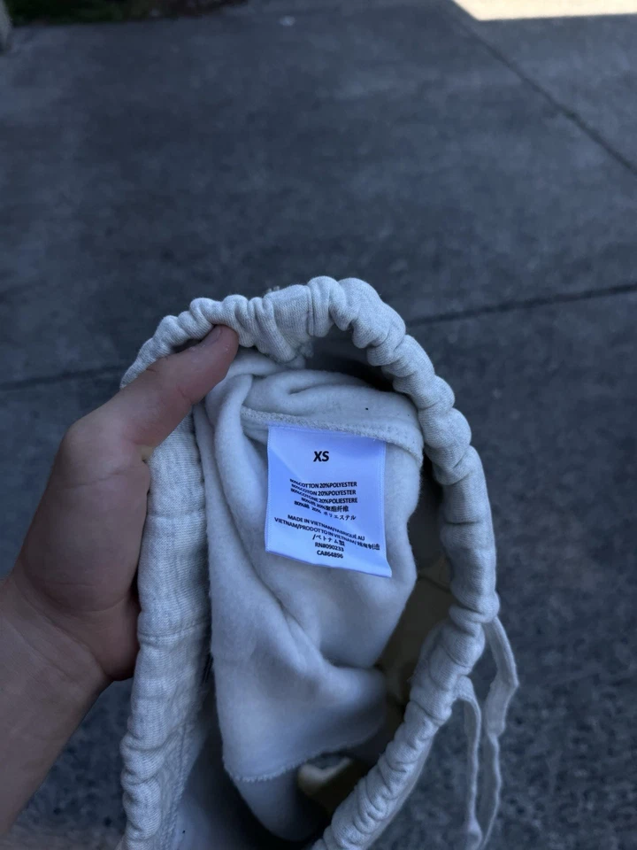 Pantalones Cortos Fear Of God Essentials Avena Ligera - Elige Tu Talla XS, S, M, L, XL Foto 3 de 3