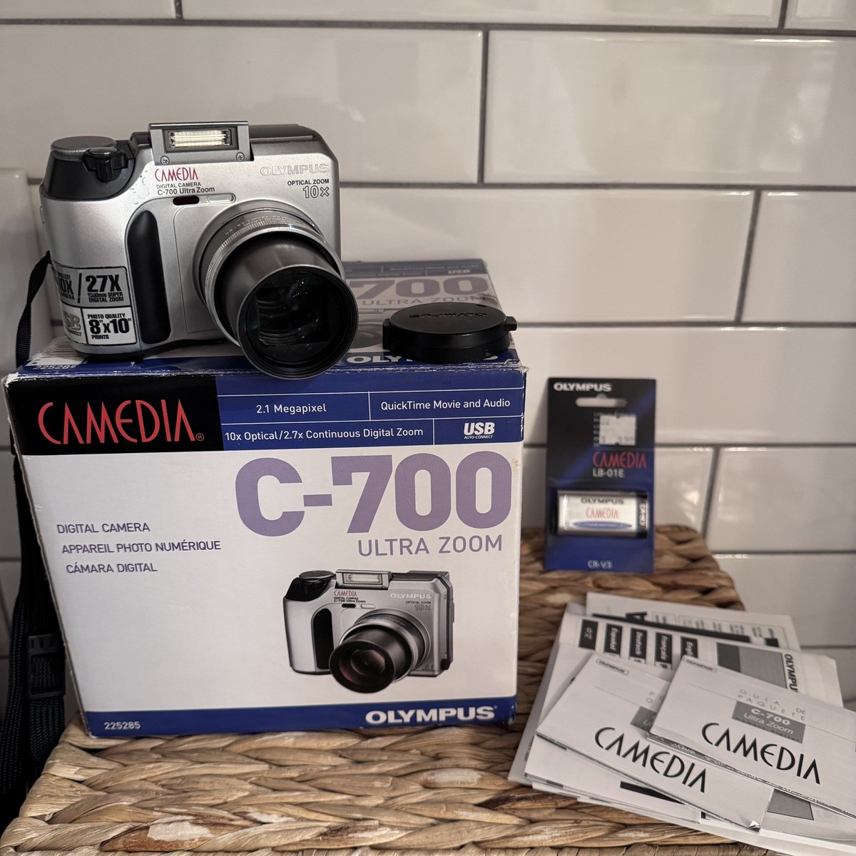 Olympus CAMEDIA C-700 Ultra Zoom 2.1MP Digital Camera Silver