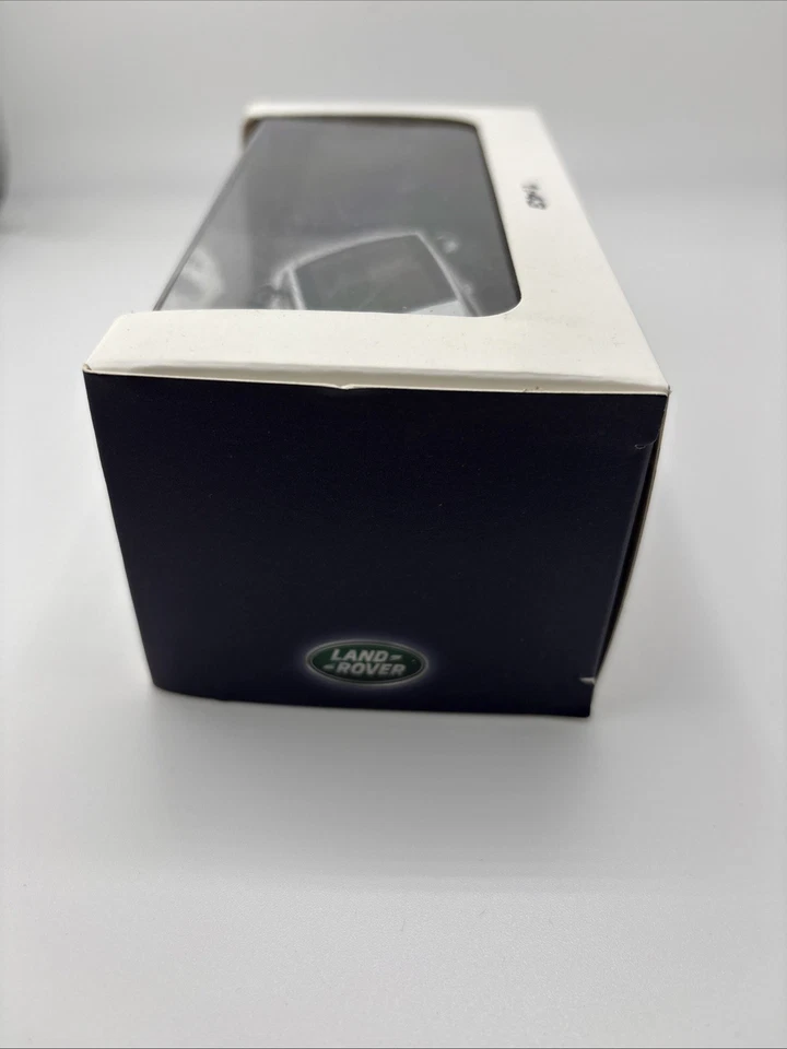 Range Rover Evoque 3 Door Fuji White 1:43 Scale Dealer Model Car by IXO Models  - Image 3 of 4