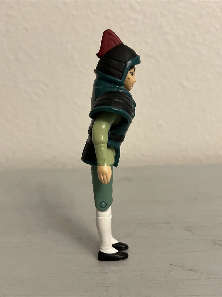 "Figura de acción Mulan Disney Mulan 4,5"" con armadura McDonalds juguete de plástico" Foto 3 de 4