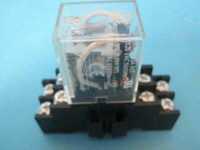 LOT OF 2 ALLEN BRADLEY CAT 700-HN116 SER B 10A 300V W/ 700-HF32A1 RELAY/BASE