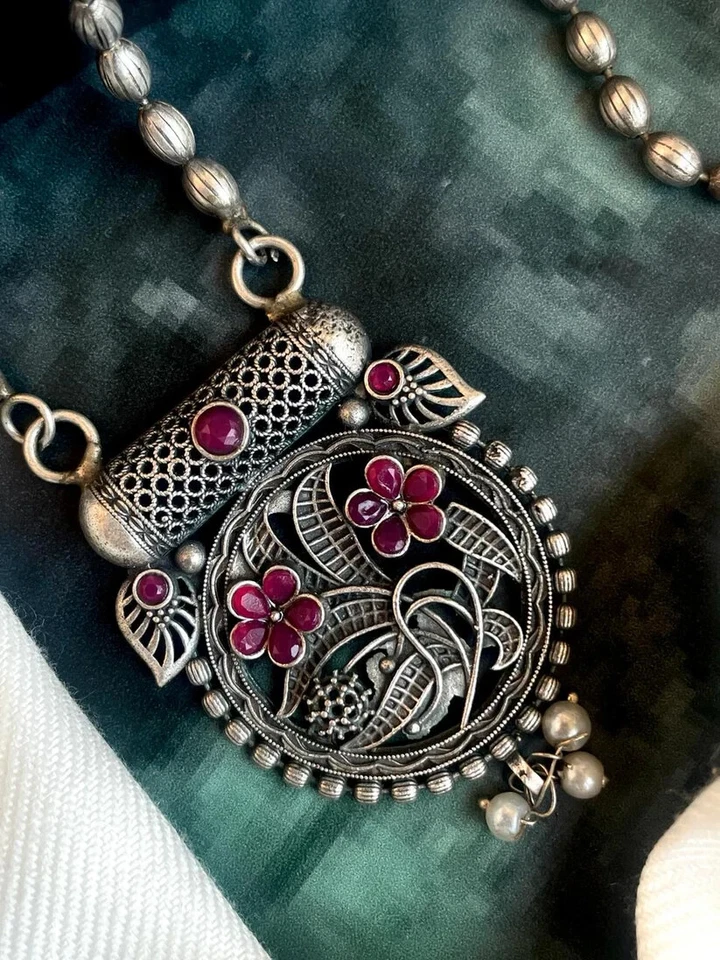 Black Polish costume Oxidized Pendant Necklace Foto 2 de 2