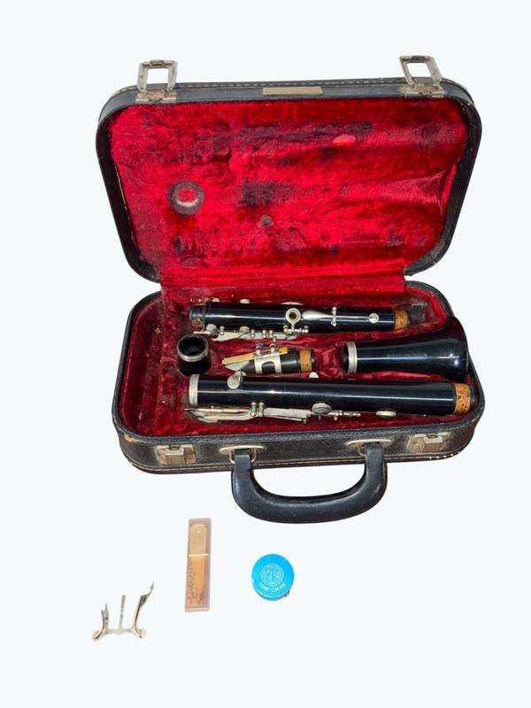 Vito Reso-Tone Clarinet With Case & Accessories - USA-Made - Pre-Owned