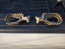 Foot Pegs fits Yamaha YZ YZF WR WRF 10 mm low...