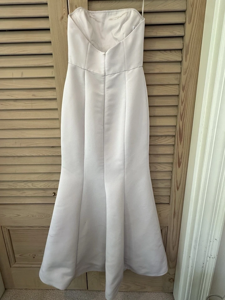 Amsale 香槟象牙色伴娘无肩带长裙礼服 - 尺寸 6,二手状况完好 — 第 2/4 张图片