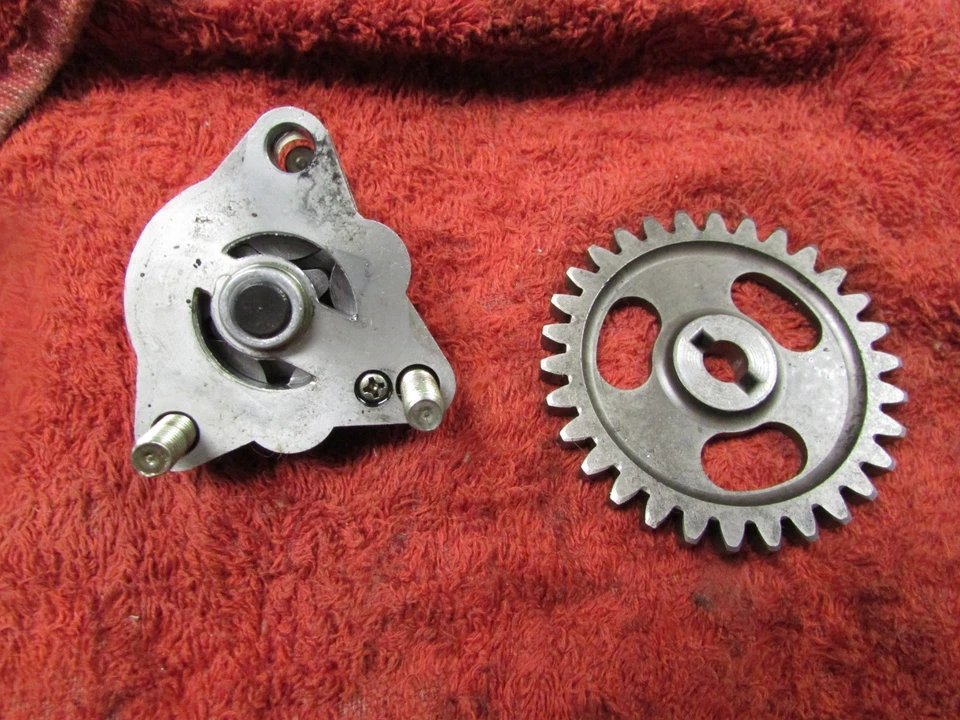 1985 SUZUKI DR100 DR 100 МАСЛЯНЫЙ НАСОС ДВИГАТЕЛЯ - Изображение 2 из 3