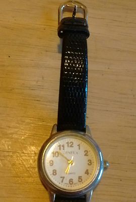 Vintage Geneva Christmas Stocking Ladies watch, running new battery NR A