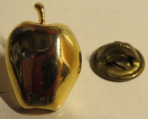 Vintage Gold Tone Apple Lapel Hat Pin Jubilee 7/8" Tall Used Teacher Fruit Nice