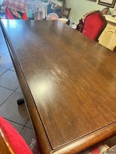 tavolo in legno massiccio con 6  sedie in noce. Usato sempre prodotti antitarlo