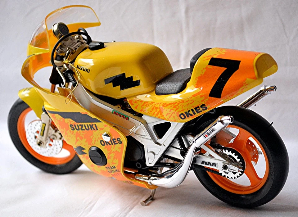 Suzuki 250 CM ³ #7 Okies Giallo 1:10 - Immagine 4 di 4