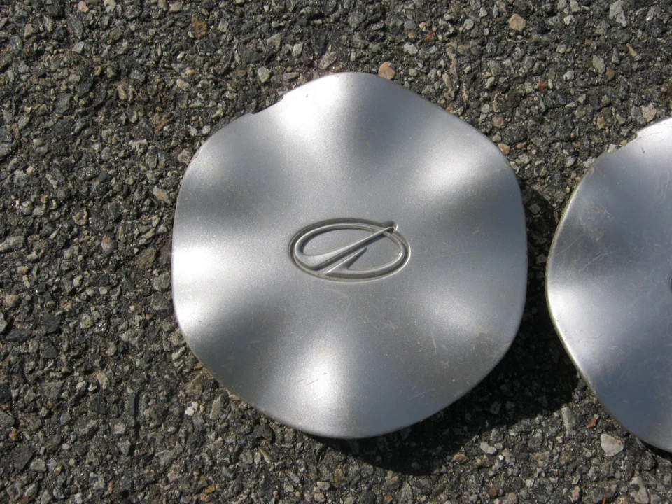 Calotas de centro de roda de liga leve Oldsmobile Alero genuínas 1999 a 2003 prata - Imagem 3 de 4