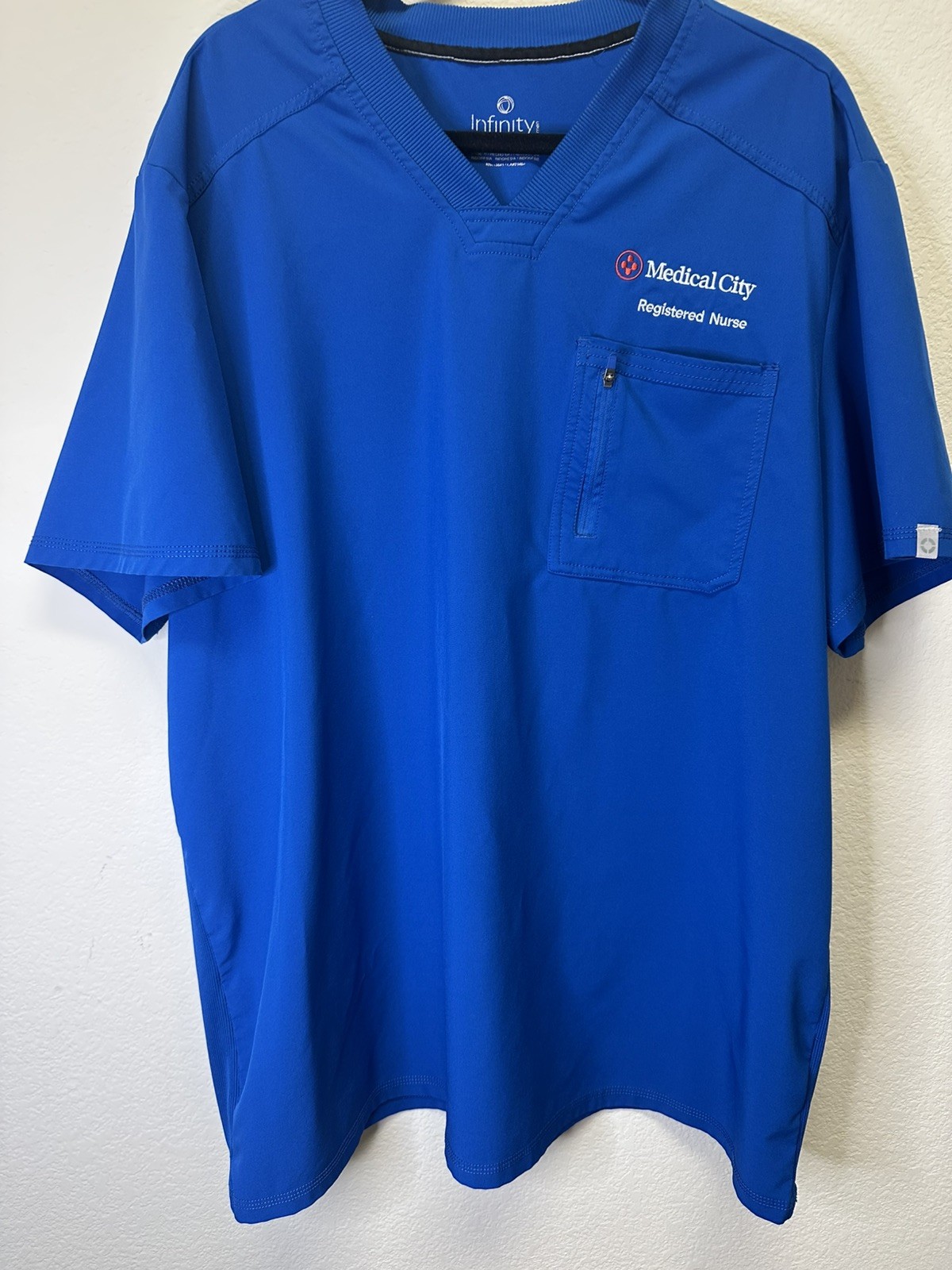 как выглядит Medical City Registered Nurse Cherokee Infinity Scrub Top Royal Blue Size XL Men фото