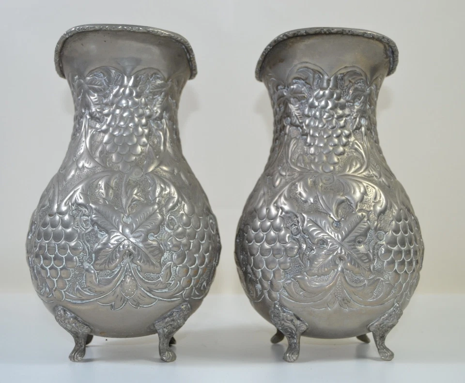 Par de jarras chapadas en plata vintage - uva ornamentada con patas estilo barroco Foto 4 de 4