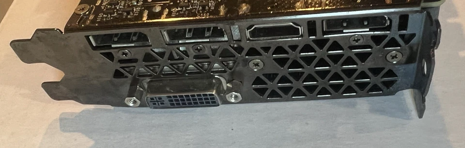 ZOTAC/Nvidia  GTX TITAN X 12GB Graphics Card 299-0K145-000Z8 - Image 3 of 4