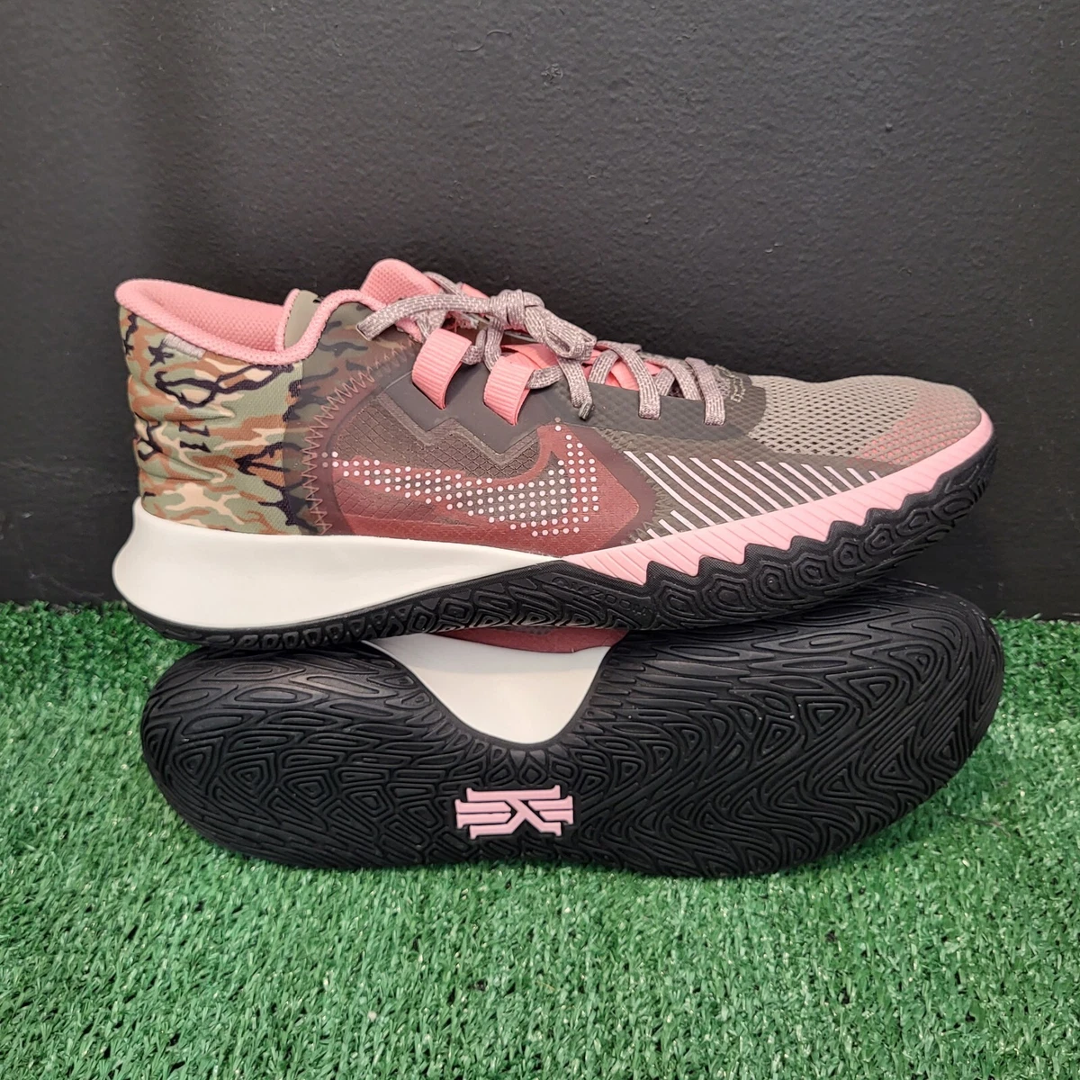 Nike pink deals camo shoes