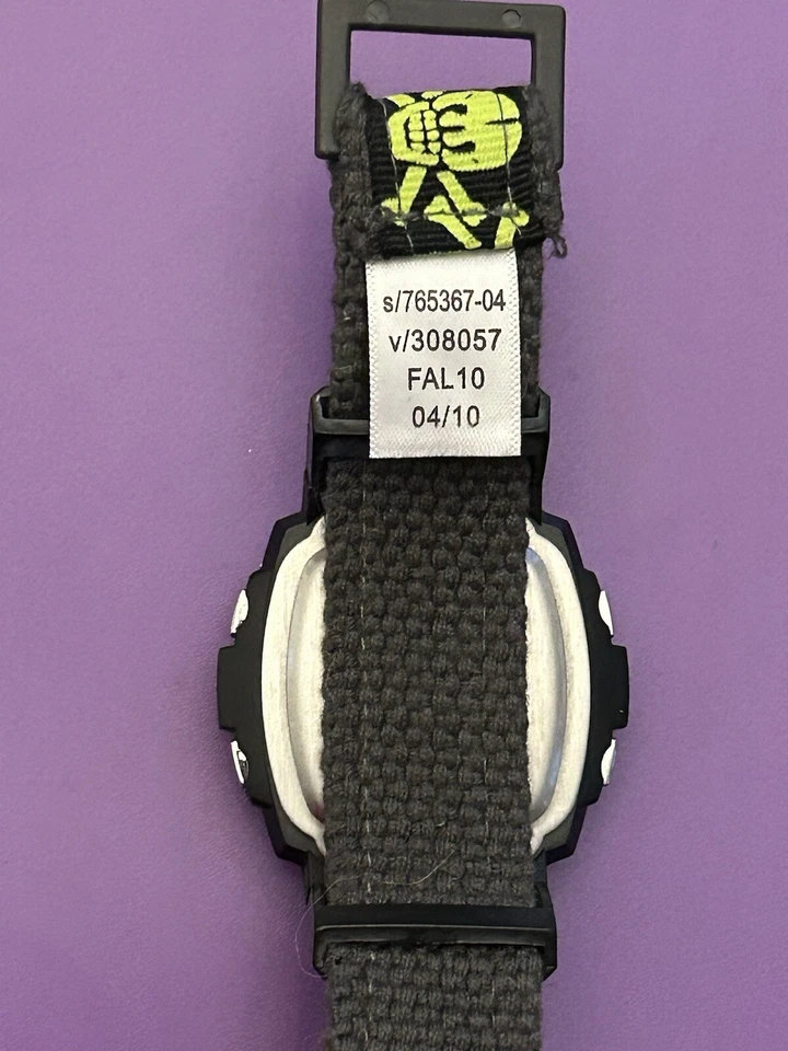 GAP Reloj Digital Deportivo Multifunción Verde Brillante Acentos-Batería Nueva-Vendedor de EE. UU. Foto 3 de 4