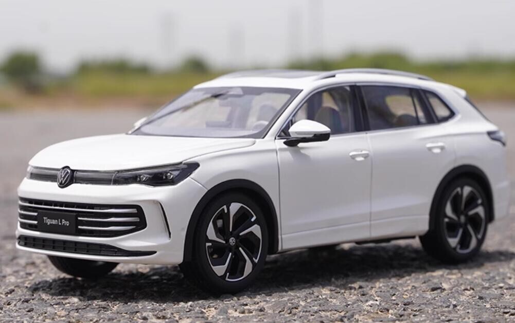 Volkswagen Tiguan L Pro 1/18 スケールモデルミニカー 1:18 Volkswagens Tiguan L PRO SUV Alloy Car Model Diecast